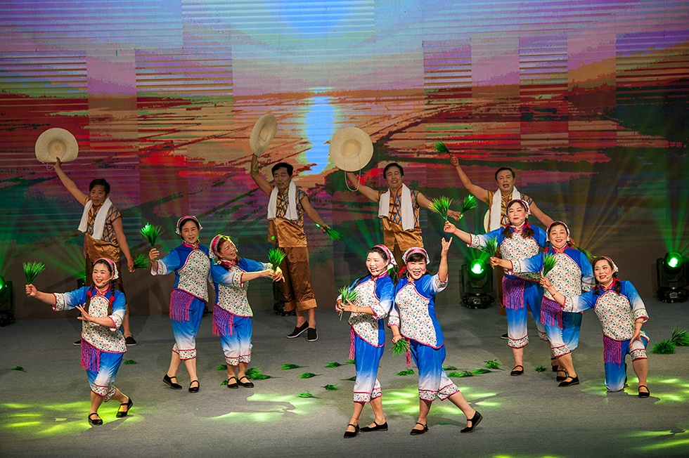 �������