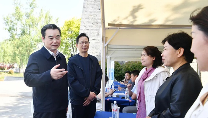 ʷ־�����н��մ����ĺ��徲��������