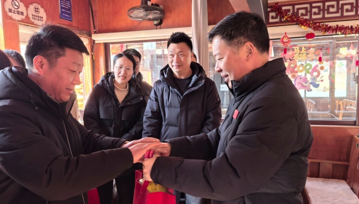 �´��ڸڣ�Top1����-רҵ������Ѷ�����·���ƽ̨һ�ߣ���������ο��ů�ģ�